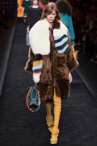 Look 7